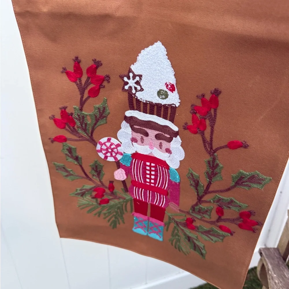 XMAS‎ Christmas Needlepoint Table Runner Nutcracker Brown Stitched V